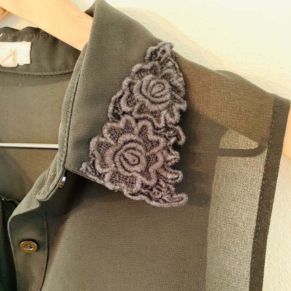 BLACK BUTTON UP TANK WITH COLLAR - Picture 3 of 6